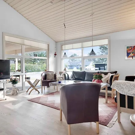 Lovely New Near Forest And Town * Hals