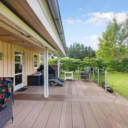 Lovely New Near Forest And Town Feriehus Hals
